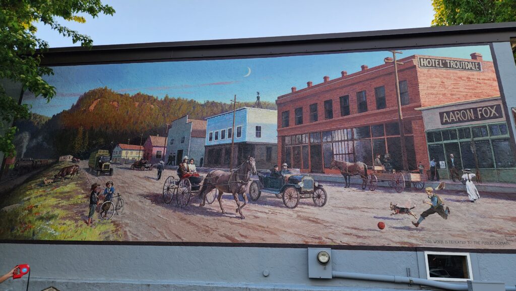 downtown troutdale oregon mural